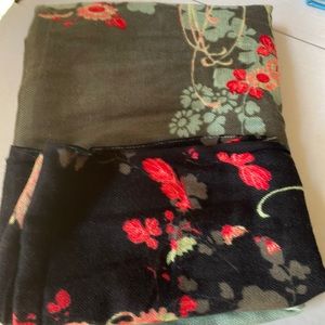 Gorgeous Flower Pattern Infinity Scarf